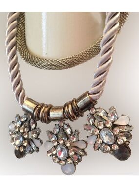 💎 Vintage Vibes Only – Statement Necklace with Stones & Shine 💫